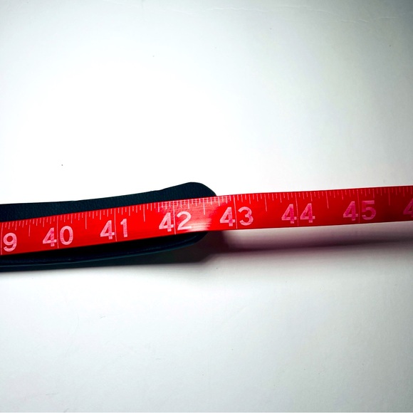 Stone Mountain USA Black Embossed Leather Belted Bag Fanny Pack Sz Medium - Picture 7 of 7